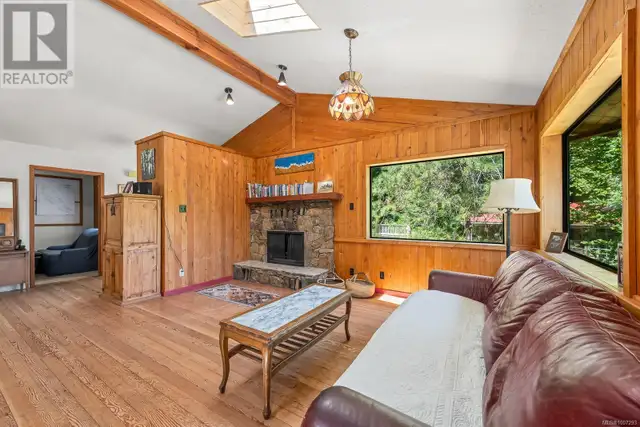 9900 Greenhill Rd Denman Island, British Columbia in Houses for Sale in Comox / Courtenay / Cumberland - Image 8