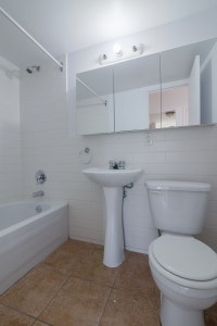Akelius two bedroom apartment for rent. Located near avenue Randall in the Cote-Saint-Luc neighborho... (image 7)