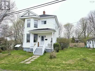 Welcome to this inviting 3-bedroom, 1-bathroom home nestled in a family-friendly neighborhood close...