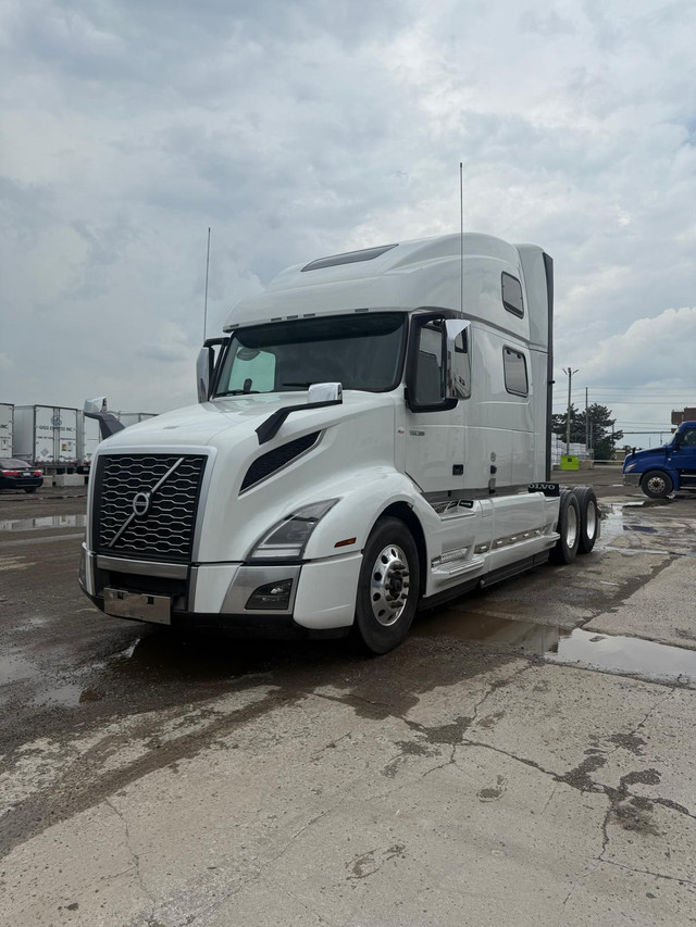2023 VOLVO 860 105,000KM ONLY in Heavy Trucks in Mississauga / Peel Region - Image 2
