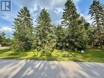 Build your dream home on this exceptional waterfront lot on Canal Lake! This outstanding 125 ft x 23...