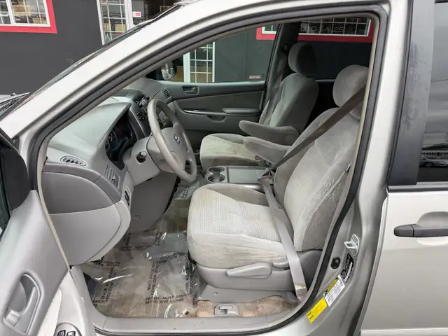 2006 Toyota Sienna 5dr CE 8-Passenger, FREE 0NE YEAR 20,000 KM L in Cars & Trucks in Vancouver - Image 15