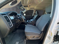 TRAILER HITCH, TRAILER SWAY CONTROL, ELECTRONIC STABILITY, HEATED DOOR MIRRORS, TILT STEERING WHEEL... (image 8)