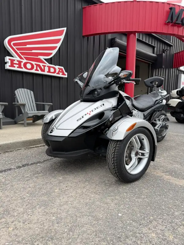 2008 Can-Am Spyder GS Roadster SM5 in Street, Cruisers & Choppers in Kingston - Image 3