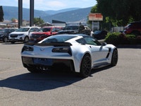 2017 Chevrolet Corvette Grand Sport 3LT Track-ready performance meets pure driver engagement in this... (image 4)