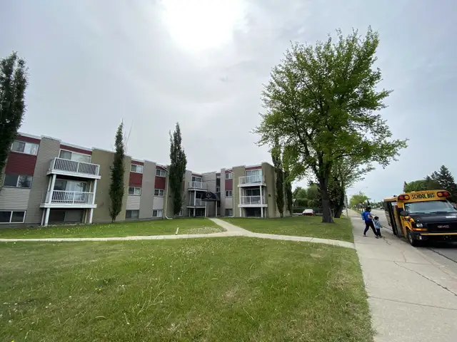 Inglewood Apartment For Rent | King's Court Apartments in Long Term Rentals in Edmonton - Image 17