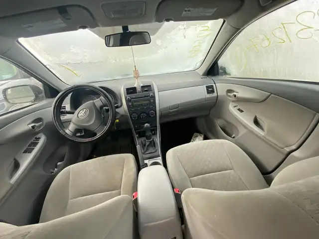 2010 Toyota Corolla 4dr Sdn Man (Natl) ( ONLY FOR PARTS) in Auto Body Parts in Regina - Image 6