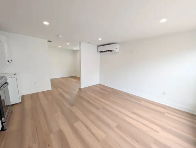 401 Navy St, Welland - Detached Bachelor Apartment in Long Term Rentals in St. Catharines - Image 3
