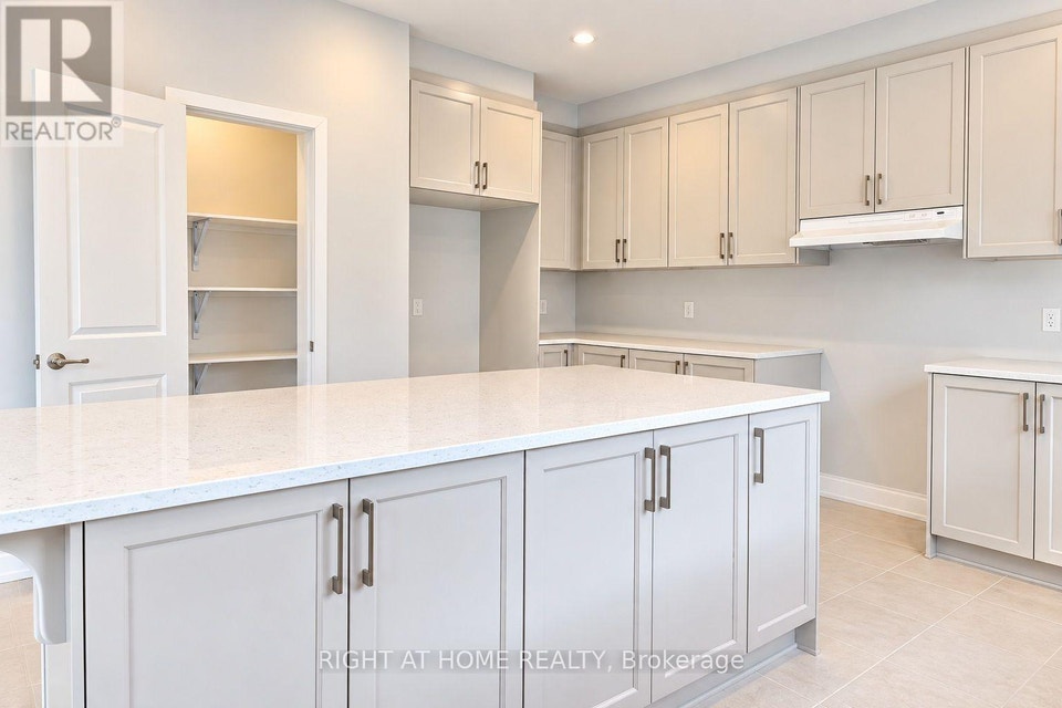 615 CYGNUS STREET Ottawa, Ontario 5