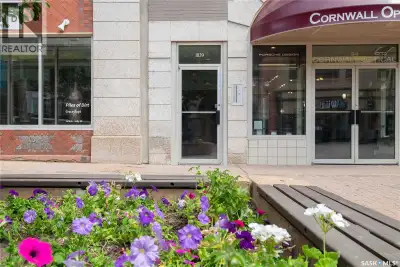 Imagine easy, luxurious living conveniently located in the heart of downtown Regina! An executive 1...