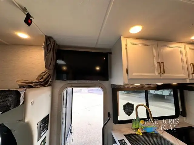 2025 Thor Motor Coach Four Winds Sprinter 24LV - Diesel in RVs & Motorhomes in Moncton - Image 18