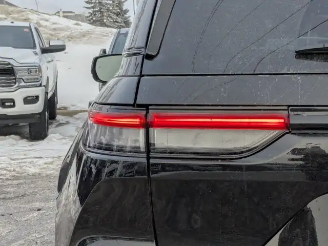 2025 Jeep Grand Cherokee Altitude * - Power Liftgate - Wireless in Cars & Trucks in Calgary - Image 12