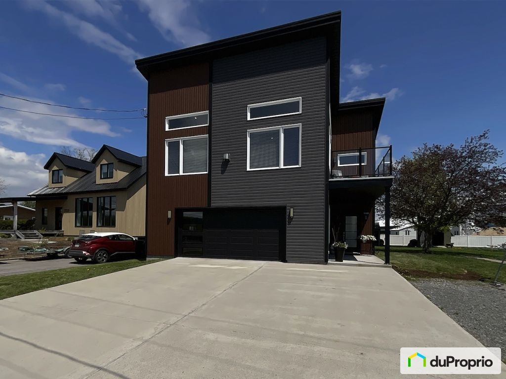 $580,000 - 2 Storey for sale in Nicolet — photo 1