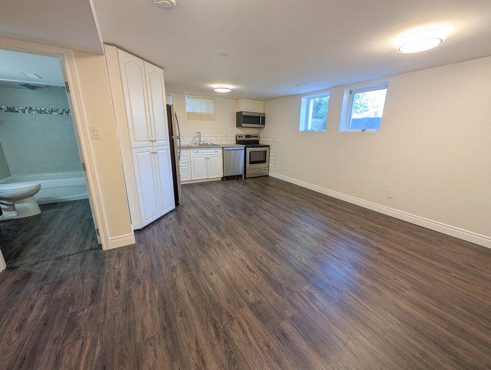 22 Oswald Ave, St. Catharines - 2 Bed Lower Unit 2