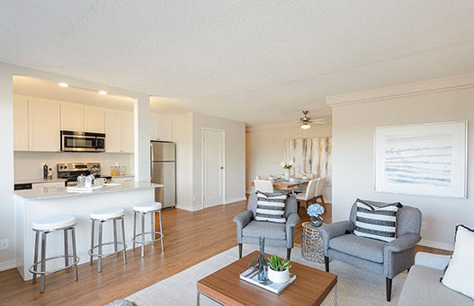 Renovated 2 bdrm across from King George SkyTrain in Long Term Rentals in Delta/Surrey/Langley - Image 2