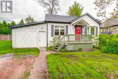 Lovely Cottage located in Old Town, Niagara on the Lake. This property may be rented out or used as...