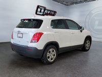 The 2015 Chevrolet Trax is a compact, city-friendly SUV with good maneuverability and safety. 1.4L 4... (image 4)