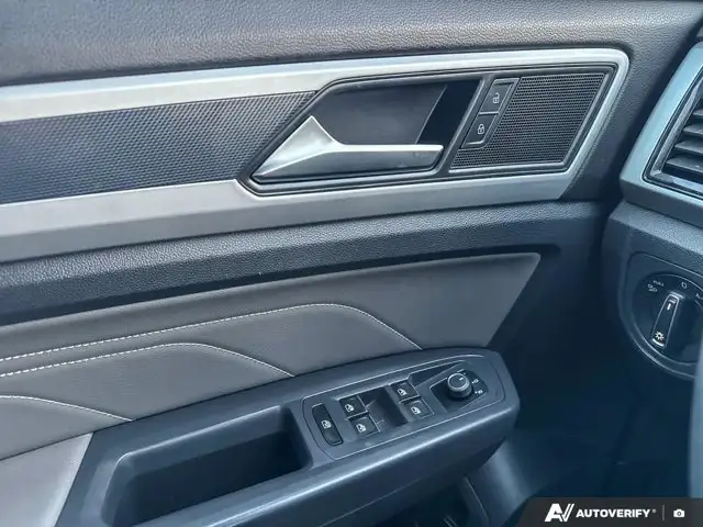 2021 Volkswagen Atlas Cross Sport Highline in Cars & Trucks in Ottawa - Image 25