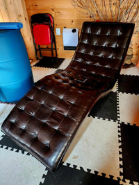 Lounge Chair, leatherette, solid heavy chair, brown, as a little Pembroke Renfrew County Area Preview