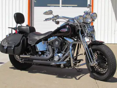 ONLY 40,400 KM - Cool and Vintage Heritage Springer! This Cool 2002 Heritage Softail Springer looks...