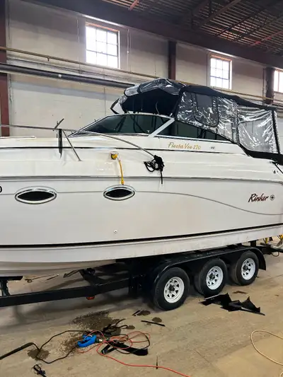 Selling my boat in great condition, new bravo 3 drive, low engine hours, windlass anchor, washroom,...