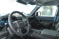 Land Rover Defender 110 P300 S 2025: - Extérieur métallisé bleu TASMAN avec intérieur en cuir noir E... (image 1)