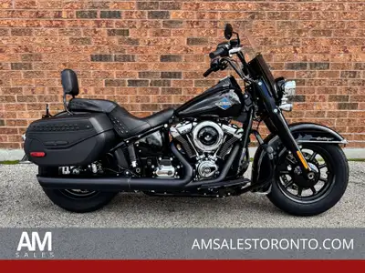 LIKE NEW 2025 HD Heritage Softail with only 2,500 KM! 117ci Milwaukee-eight, Harley engine guard, de...