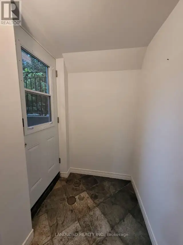 LOWER - 41 ALDWYCH AVENUE Toronto (Danforth Village-East York),  in Long Term Rentals in City of Toronto - Image 12