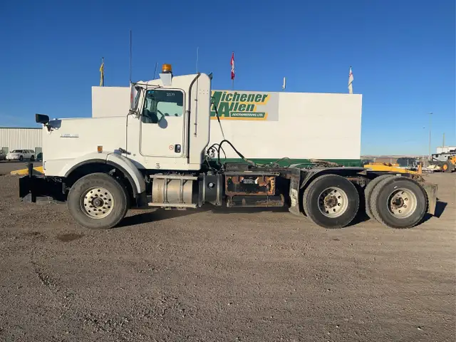 2016 Kenworth T800 in Heavy Trucks in Calgary - Image 3