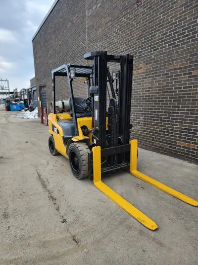 Keywords: Caterpillar forklift, outdoor forklift, propane forklift, 6,000 lbs capacity, 3-stage mast...