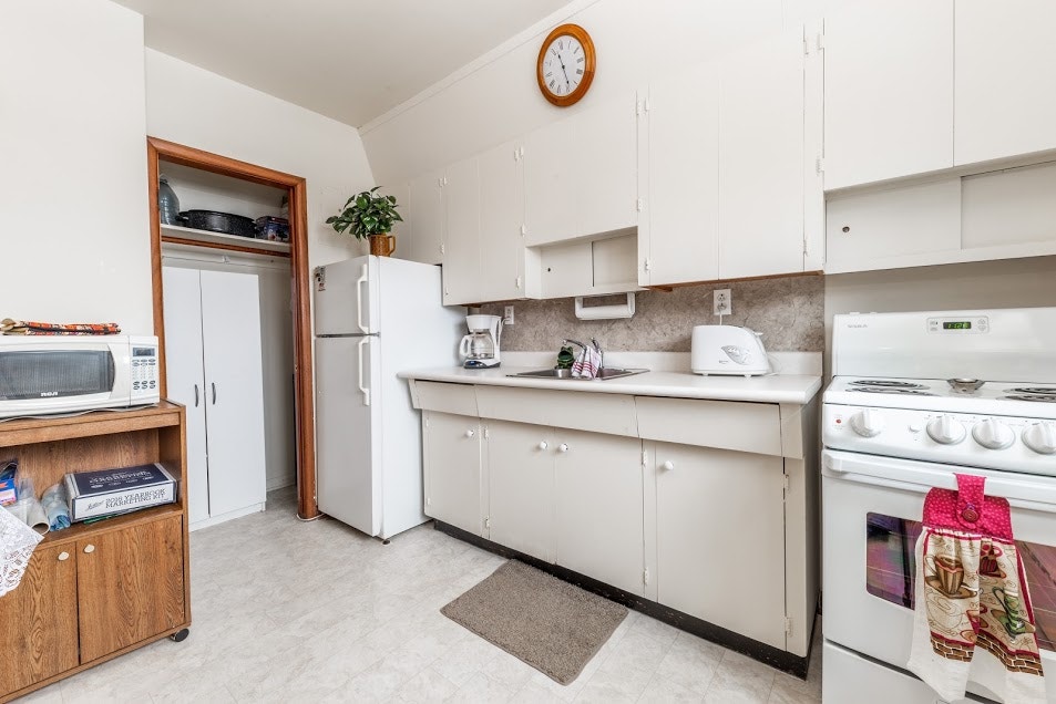 273 Talbot Ave- Studio Suite 2