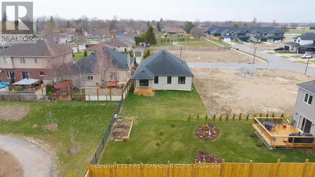 21 HAMILTON STREET North Middlesex (Ailsa Craig), Ontario in Houses for Sale in Grand Bend - Image 35