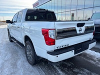 2018 NISSAN TITAN PLATINUM RESERVE 4X4 * ACCIDENT FREE CARFAX * LOW KM * 360 CAMERA FEATURES INCLUDE... (image 3)