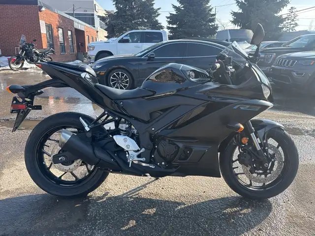 2023 Yamaha YZF-R3 ~ YAMAHA R3 ~ ABS ~ COOL BIKE ~ ONLY 18KMS ~ in Street, Cruisers & Choppers in City of Toronto - Image 2