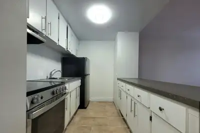 Grand loft idéalement situé dans le quartier Saint-Sacrement, à proximité du Parc des Braves. Ce lof...