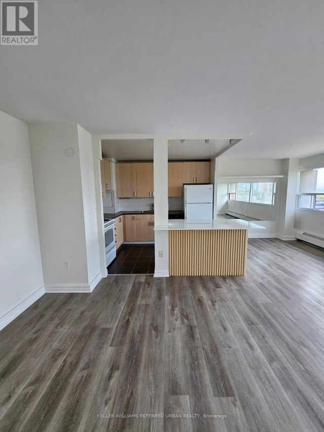 908 100 LEEWARD GLENWAY Toronto (Flemingdon Park), Ontario Long