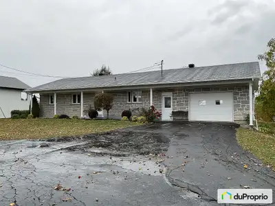 Notre maison est située au 6644 route Marie-Victorin à Sainte-Croix sur un site enchanteur avec vue...