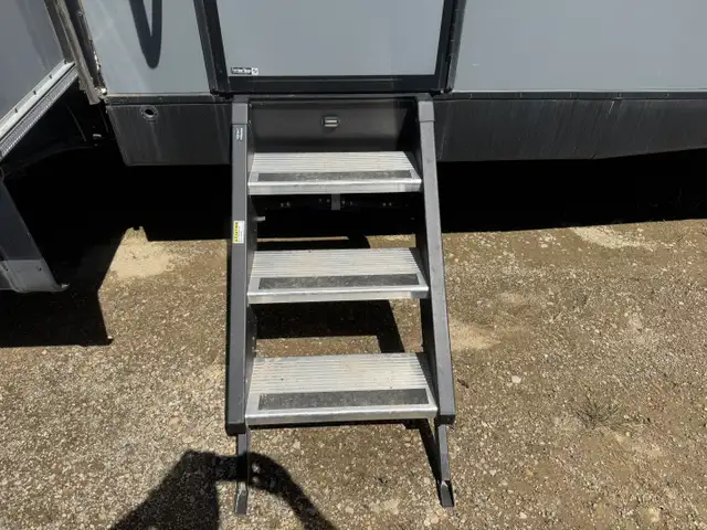 2019 Forest River SURVEYOR 285 IKLE in Travel Trailers & Campers in St. Albert - Image 4