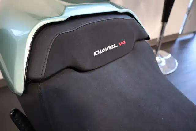 2023 Ducati Diavel V4 Green in Street, Cruisers & Choppers in Edmonton - Image 5