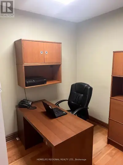 Are you looking for a modern professional office in downtown Toronto? Ideal for lawyers, accountants...