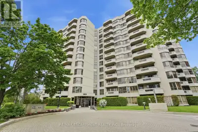 Wake up to sweeping north-facing views of the Niagara Escarpment and golden evening sunsets from thi...
