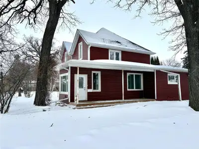 R30//Dauphin/CHARM, UPDATES & A DOUBLE LOT YOU LL LOVE! Step into this beautiful 1620 SF character h...