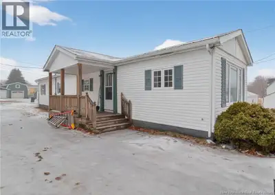 Welcome to this charming mini home located in the heart of Bouctouche, offering convenience, comfort...
