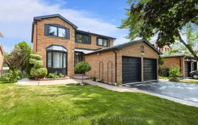 Experience luxury living in this fully renovated 4+2 bedroom, 4-bathroom family home, located in the...