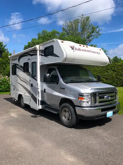 Ford E-Series 350, V6, 2018, 6,2L 75119km panneau solaire 100W toilette et douche joints fait automn...