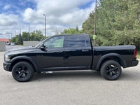 // ACCIDENT FREE!! // Meet the 2022 RAM 1500 Classic SLT 4x4 Crew Cab 5'7 Box, now available at Hald... (image 9)