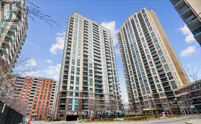 This Bright 2-bedroom, 2-bathroom suite with a desirable split bedroom layout features views of Down...