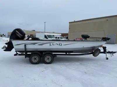 EXCELLENT CONDITION. This new addition to our used inventory will not last long. A rare 2075 Pro Gui...