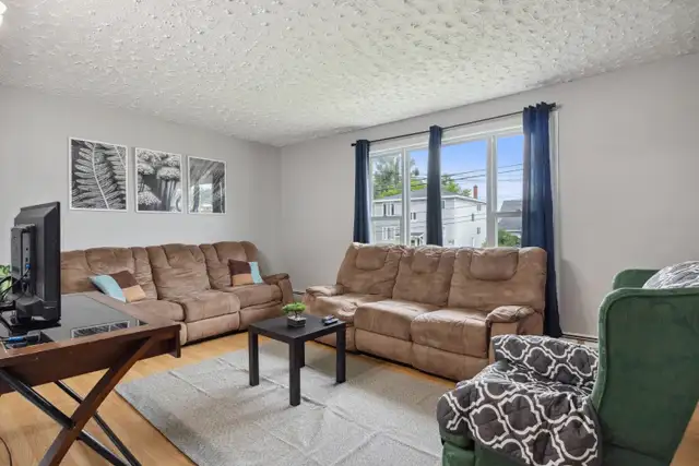 C5 MAIN - 3 BEDROOMS | FULLY FURNISHED ALL UTILITIES INCLUDE in Long Term Rentals in Moncton - Image 4