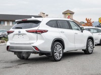 No Accidents - Keyless Ignition - 360 Backup Camera - Heated & Ventilated Front Seats The 2024 Toyot... (image 8)